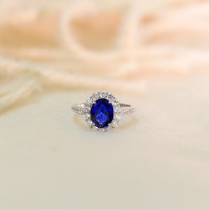 2.5CT Egg-shaped Sapphire CZ Ring